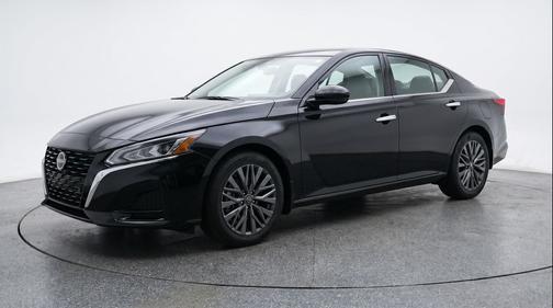 Super Black 2025 Nissan Altima SV FWD