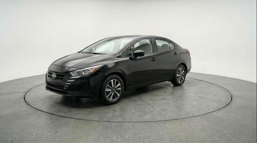 Super Black 2025 Nissan Versa 1.6 SV