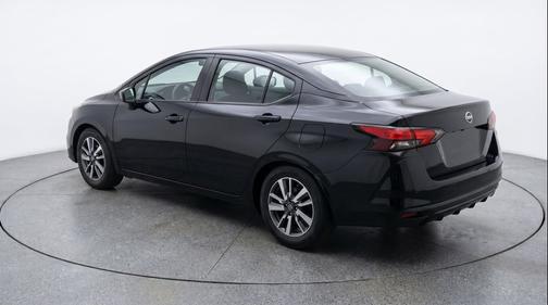 Super Black 2025 Nissan Versa 1.6 SV