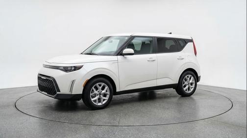 Snow White Pearl 2025 Kia Soul LX