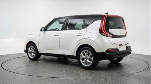 Snow White Pearl 2025 Kia Soul LX