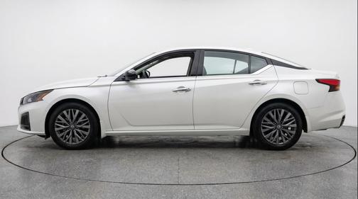 Glacier White 2025 Nissan Altima SV FWD