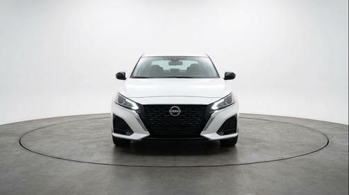 Glacier White 2025 Nissan Altima SV FWD