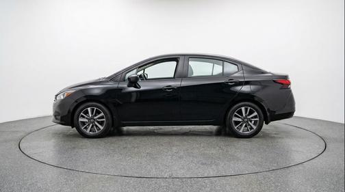 Super Black 2025 Nissan Versa 1.6 SV