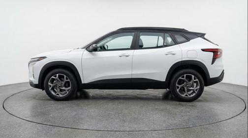 Summit White 2025 Chevrolet Trax LT
