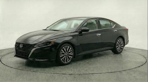 Super Black 2025 Nissan Altima SV FWD