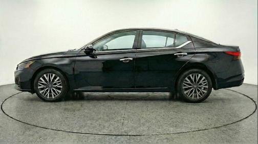 Super Black 2025 Nissan Altima SV FWD