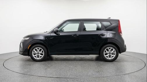 Fusion Black 2025 Kia Soul LX