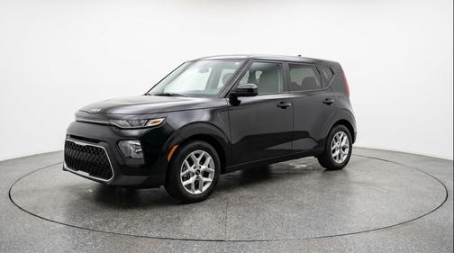 Fusion Black 2025 Kia Soul LX