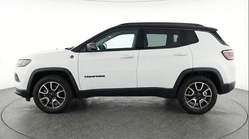 Bright White Clearcoat 2025 Jeep Compass Trailhawk