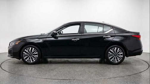 Super Black 2025 Nissan Altima SV FWD