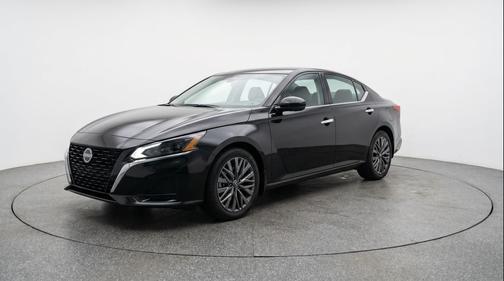 Super Black 2025 Nissan Altima SV FWD