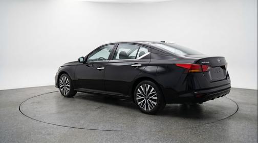 Super Black 2025 Nissan Altima SV FWD