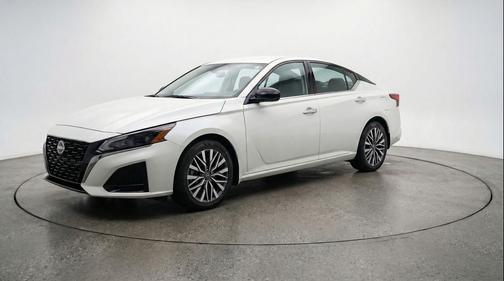 Glacier White 2025 Nissan Altima SV FWD