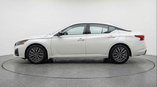Glacier White 2025 Nissan Altima SV FWD