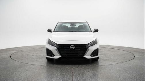 Glacier White 2025 Nissan Altima SV FWD