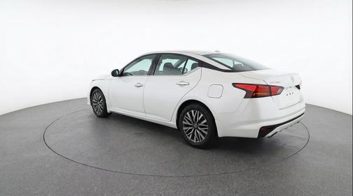 Glacier White 2025 Nissan Altima SV FWD