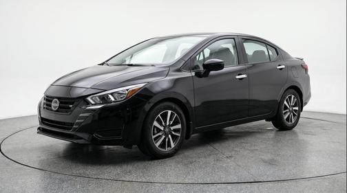 Super Black 2025 Nissan Versa 1.6 SV
