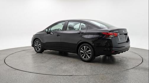 Super Black 2025 Nissan Versa 1.6 SV