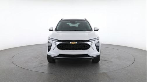 Summit White 2025 Chevrolet Trax LT
