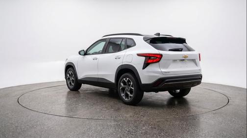 Summit White 2025 Chevrolet Trax LT