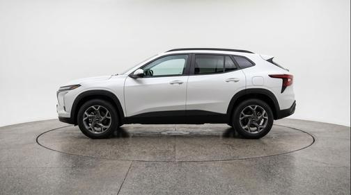 Summit White 2025 Chevrolet Trax LT
