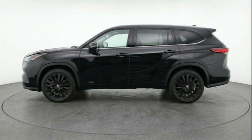 Midnight Black Metallic 2025 Toyota Highlander LE