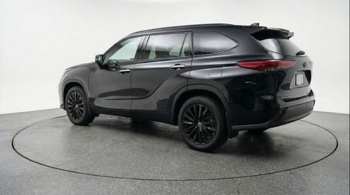 Midnight Black Metallic 2025 Toyota Highlander LE