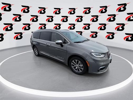 2025 Chrysler Pacifica Hybrid Pinnacle