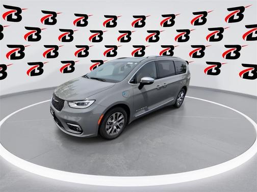 2025 Chrysler Pacifica Hybrid Pinnacle