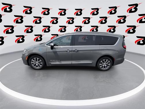 2025 Chrysler Pacifica Hybrid Pinnacle