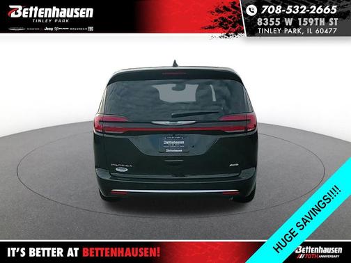 Diamond Black 2026 Chrysler Pacifica Select