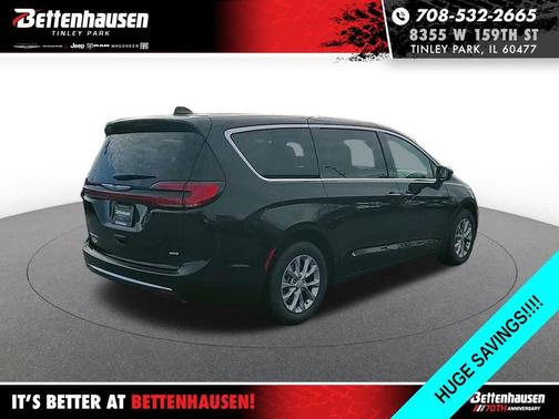 Diamond Black 2026 Chrysler Pacifica Select