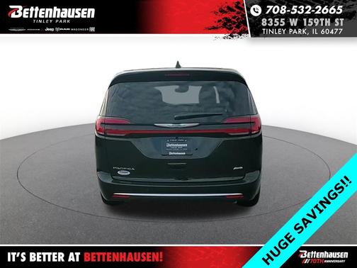 2026 Chrysler Pacifica Select