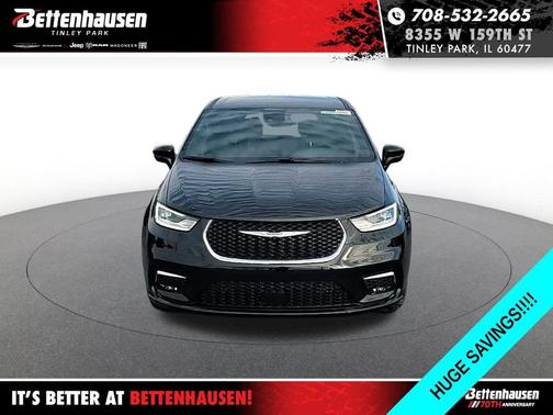 Diamond Black 2026 Chrysler Pacifica Select