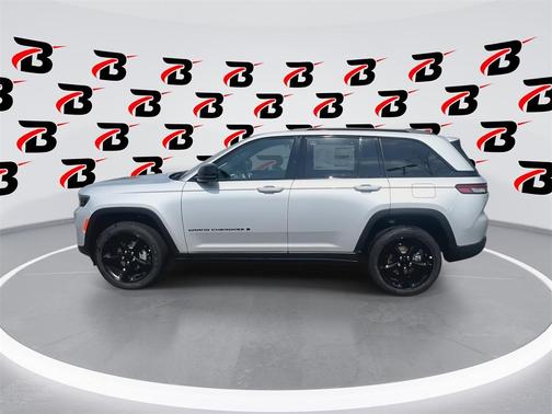 2025 Jeep Grand Cherokee Laredo