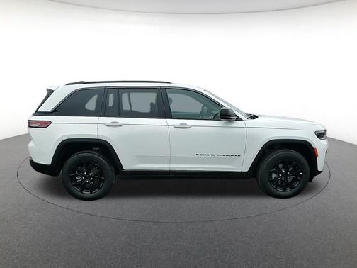 2026 Jeep Grand Cherokee Laredo