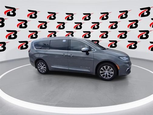 2025 Chrysler Pacifica Hybrid Pinnacle