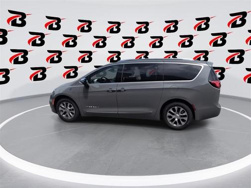 2025 Chrysler Pacifica Hybrid Pinnacle