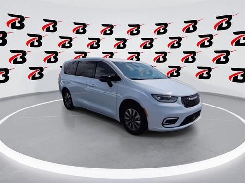 2025 Chrysler Pacifica Hybrid Select