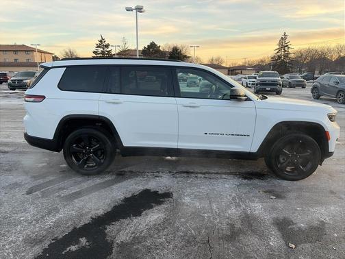 2024 Jeep Grand Cherokee L Laredo