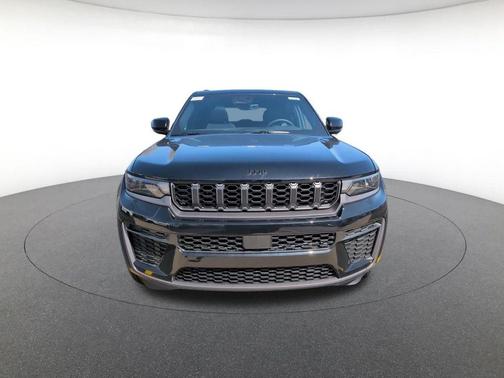 Diamond Black 2026 Jeep Grand Cherokee Laredo