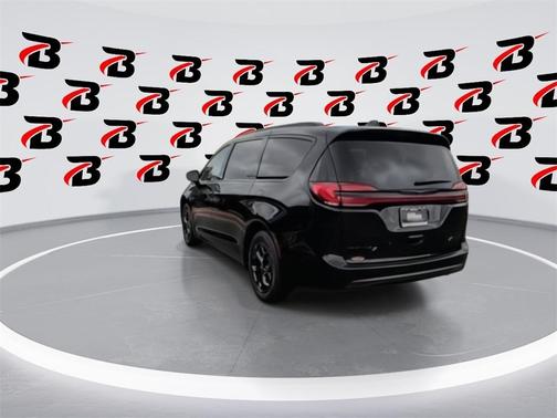 2025 Chrysler Pacifica Hybrid Select