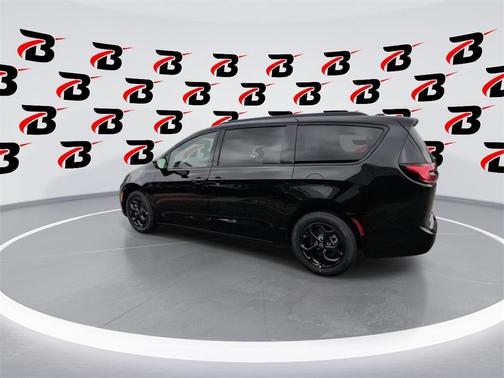 2025 Chrysler Pacifica Hybrid Select
