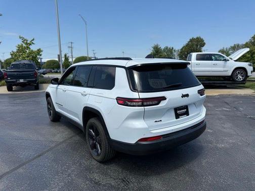 Bright White Clearcoat 2023 Jeep Grand Cherokee L Laredo