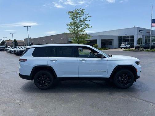 Bright White Clearcoat 2023 Jeep Grand Cherokee L Laredo