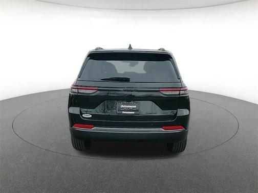 2026 Jeep Grand Cherokee Laredo