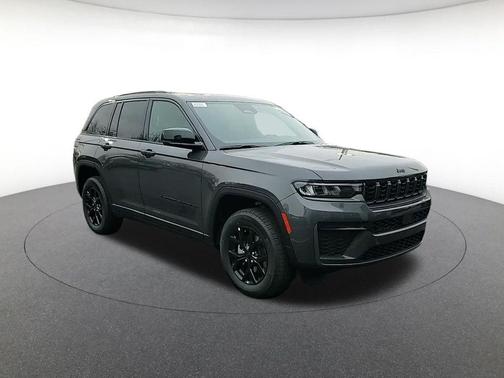 Metallic 2026 Jeep Grand Cherokee Laredo