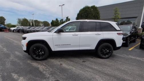 2025 Jeep Grand Cherokee Laredo