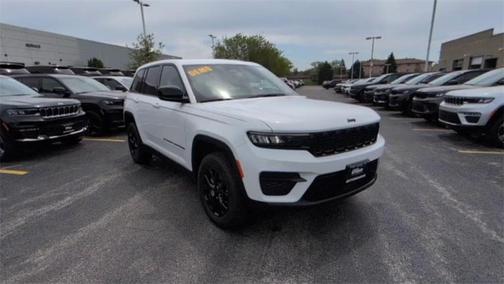 2025 Jeep Grand Cherokee Laredo